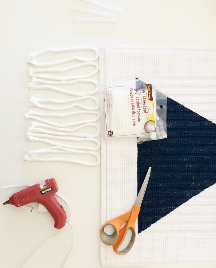 DIY woven wall hanging from bathmat | brittanyMakes