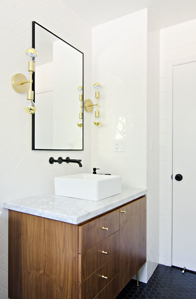 California Modern brass, wood & marble bathroom | brittanyMakes