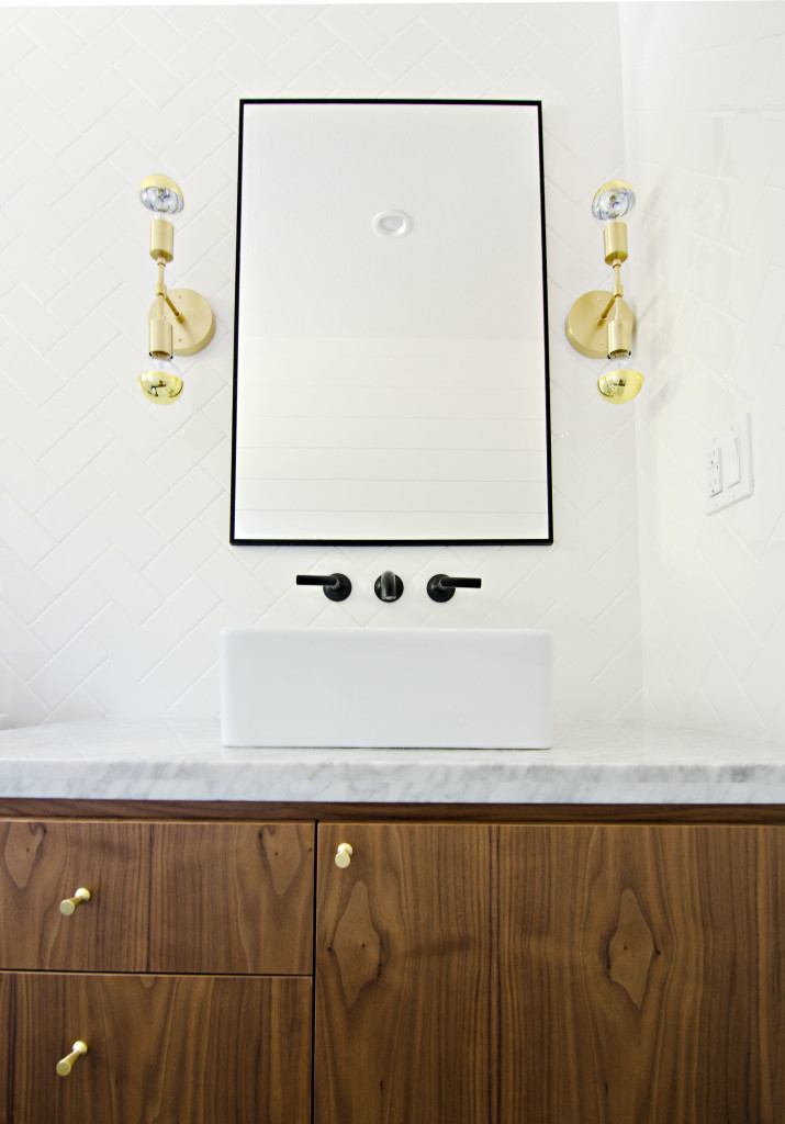 California Modern brass, wood & marble bathroom | brittanyMakes