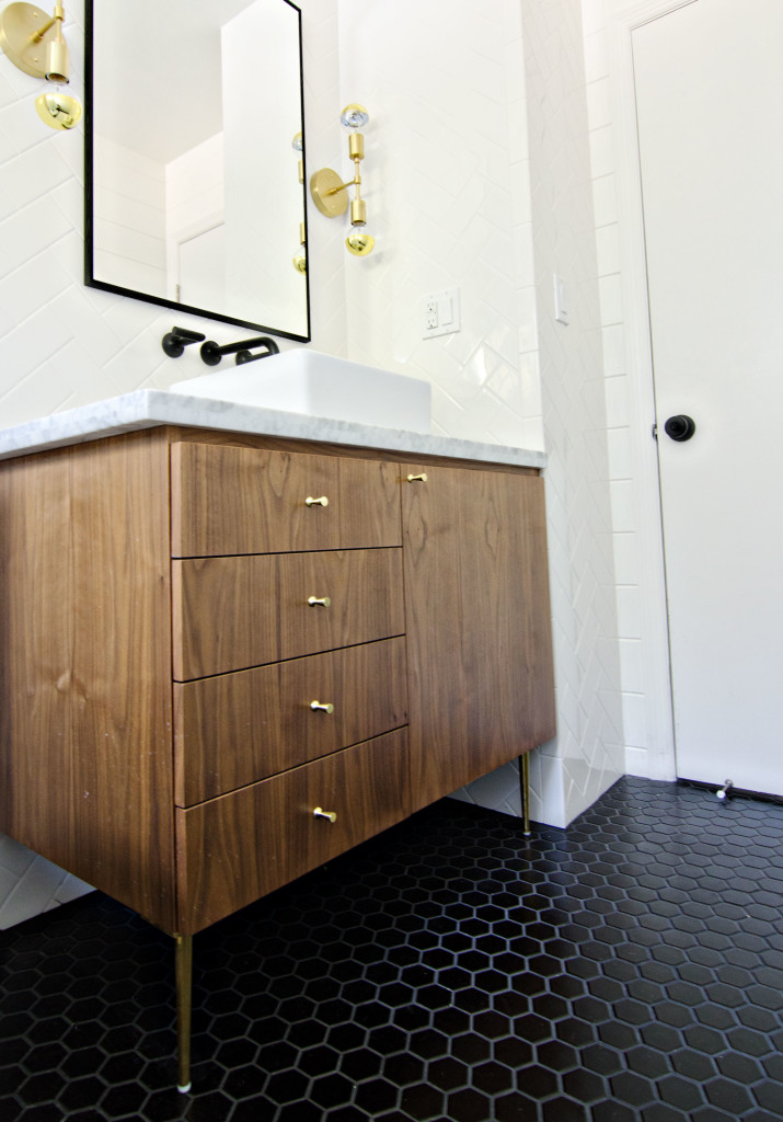 California Modern brass, wood & marble bathroom | brittanyMakes