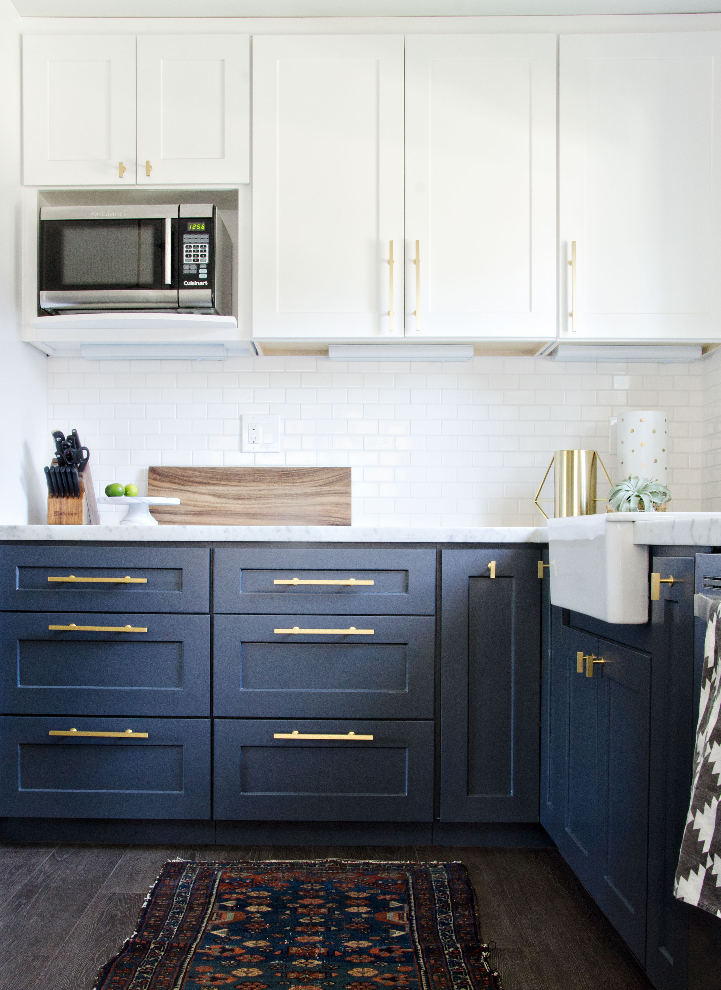 navy kitchen with gold accents // brittanyMakes