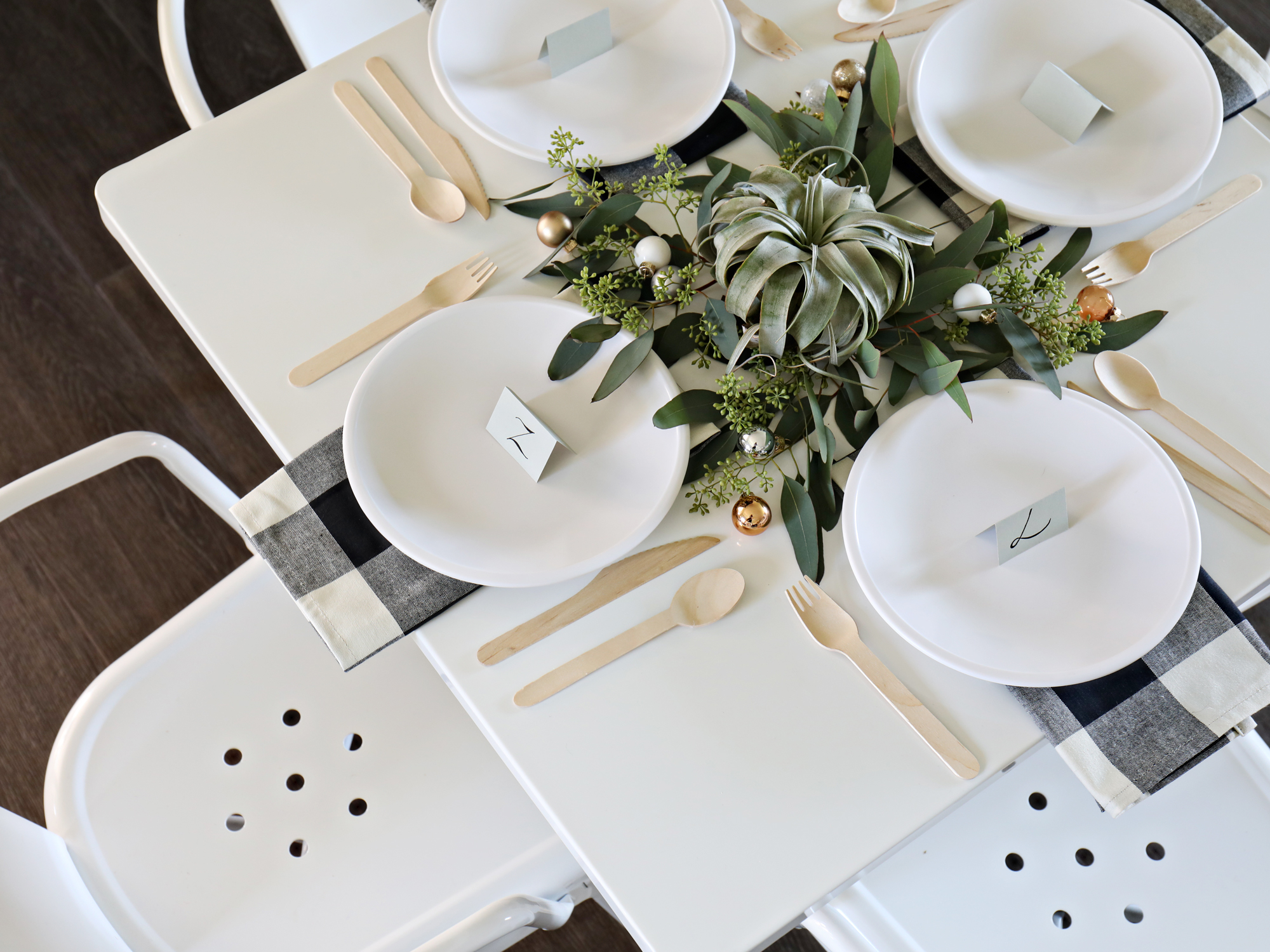 Holiday Kids Table | brittanyMakes