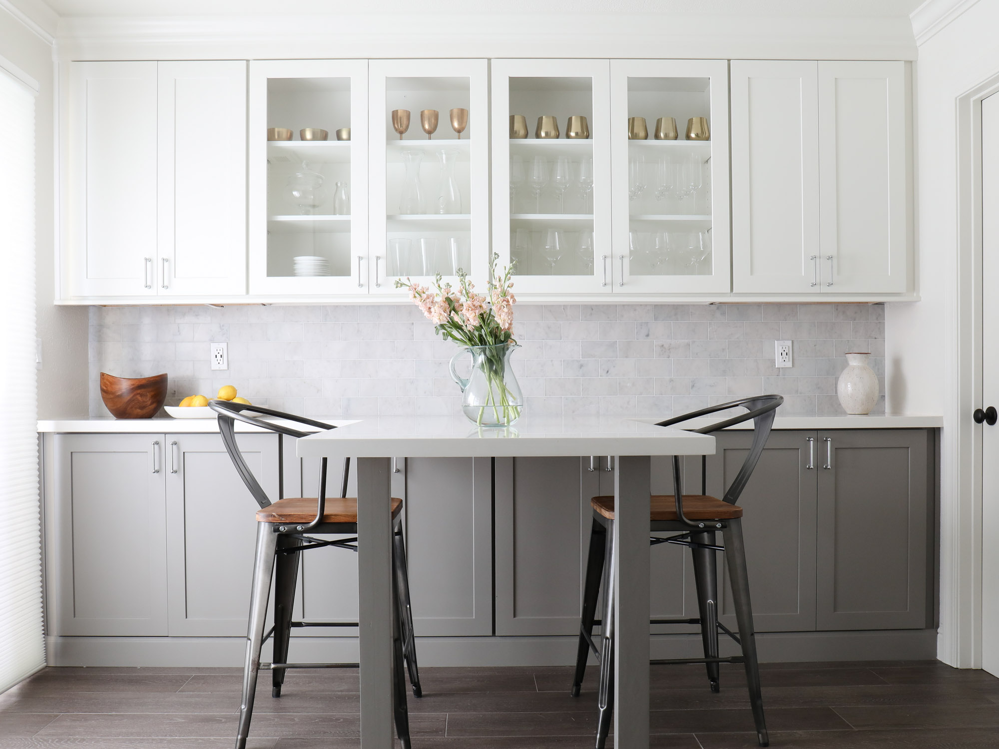 A stunning white and gray kitchen makeover with CliqStudios cabinets