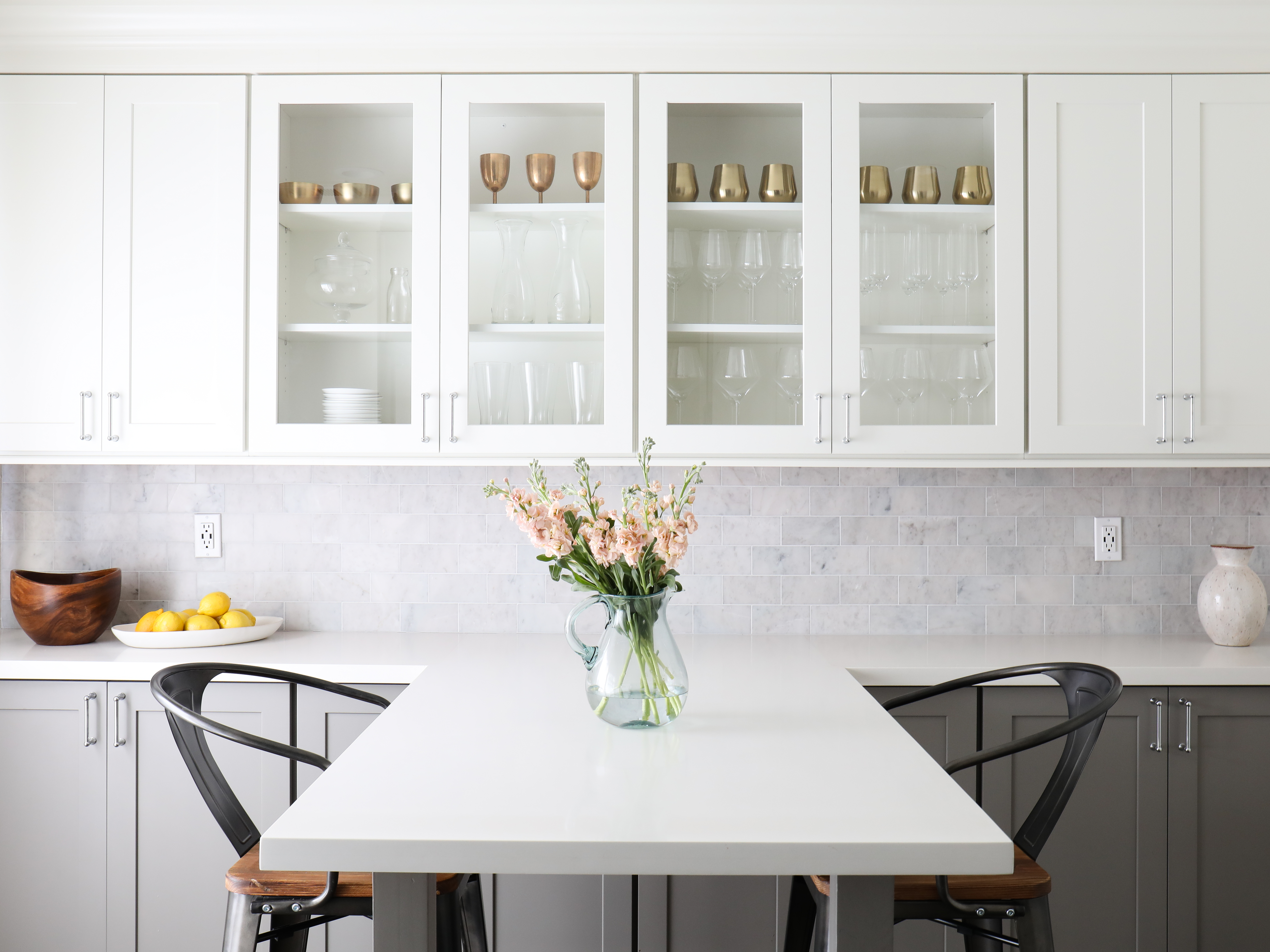 A stunning white and gray kitchen makeover with CliqStudios cabinets