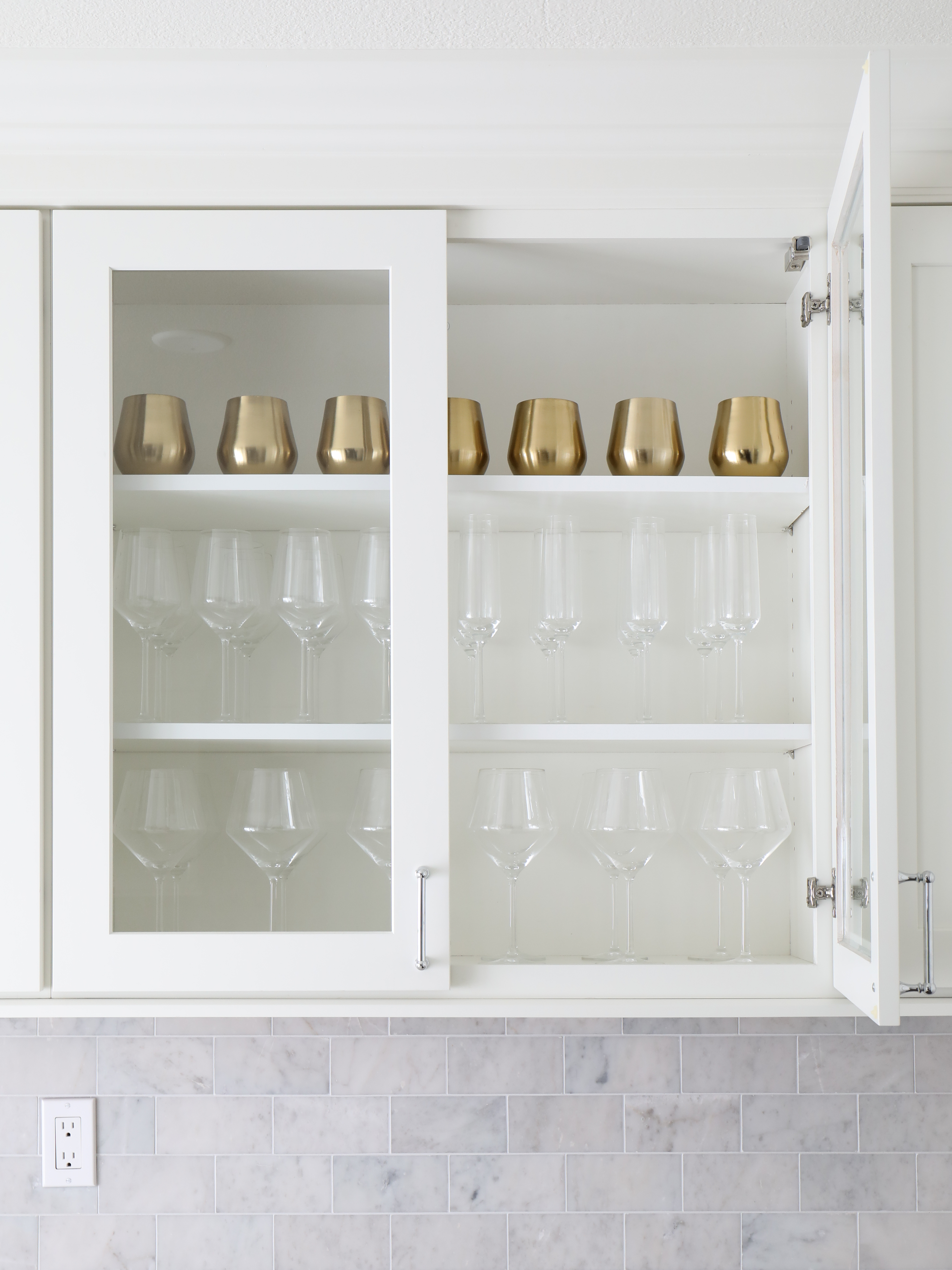 A stunning white and gray kitchen makeover with CliqStudios cabinets