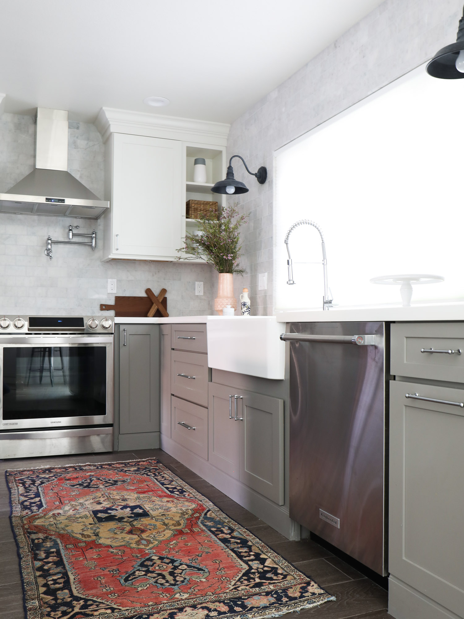 A stunning white and gray kitchen makeover with CliqStudios cabinets