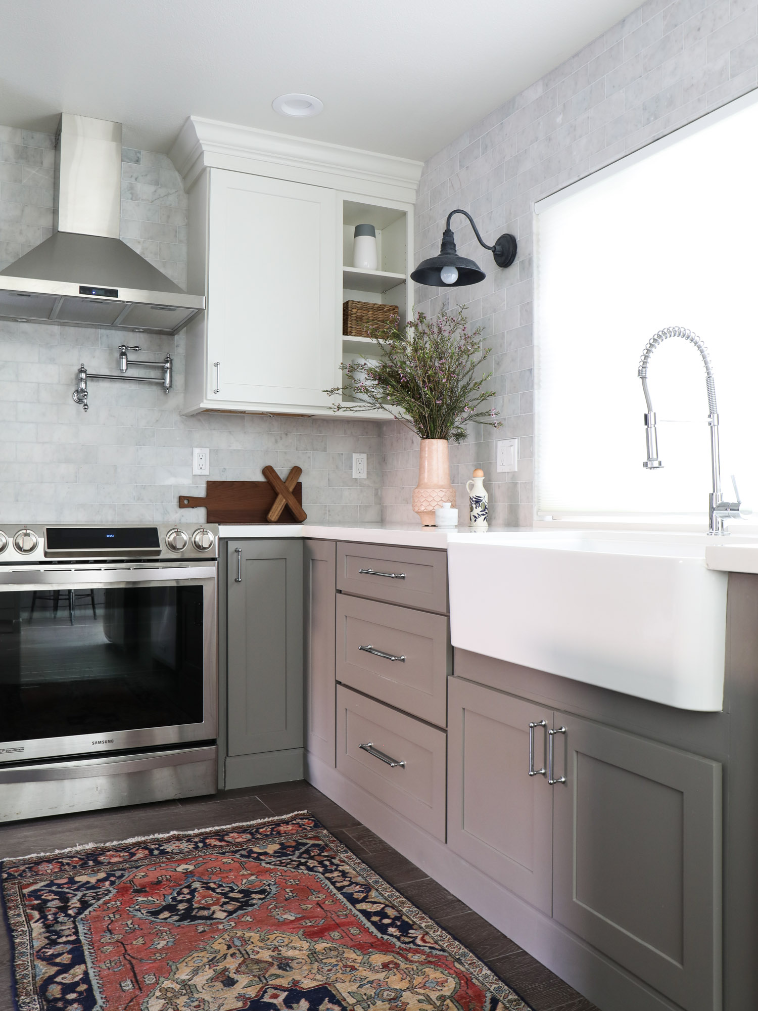 A stunning white and gray kitchen makeover with CliqStudios cabinets