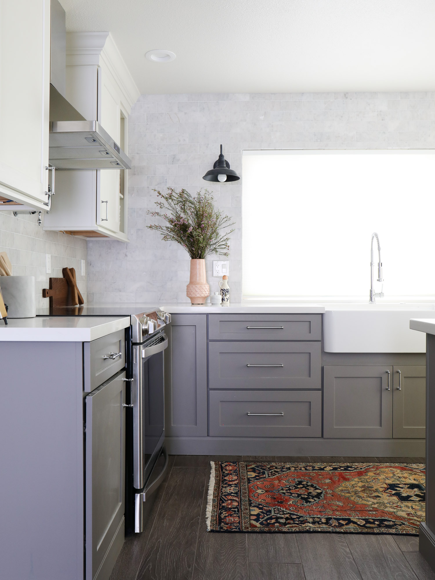 A stunning white and gray kitchen makeover with CliqStudios cabinets