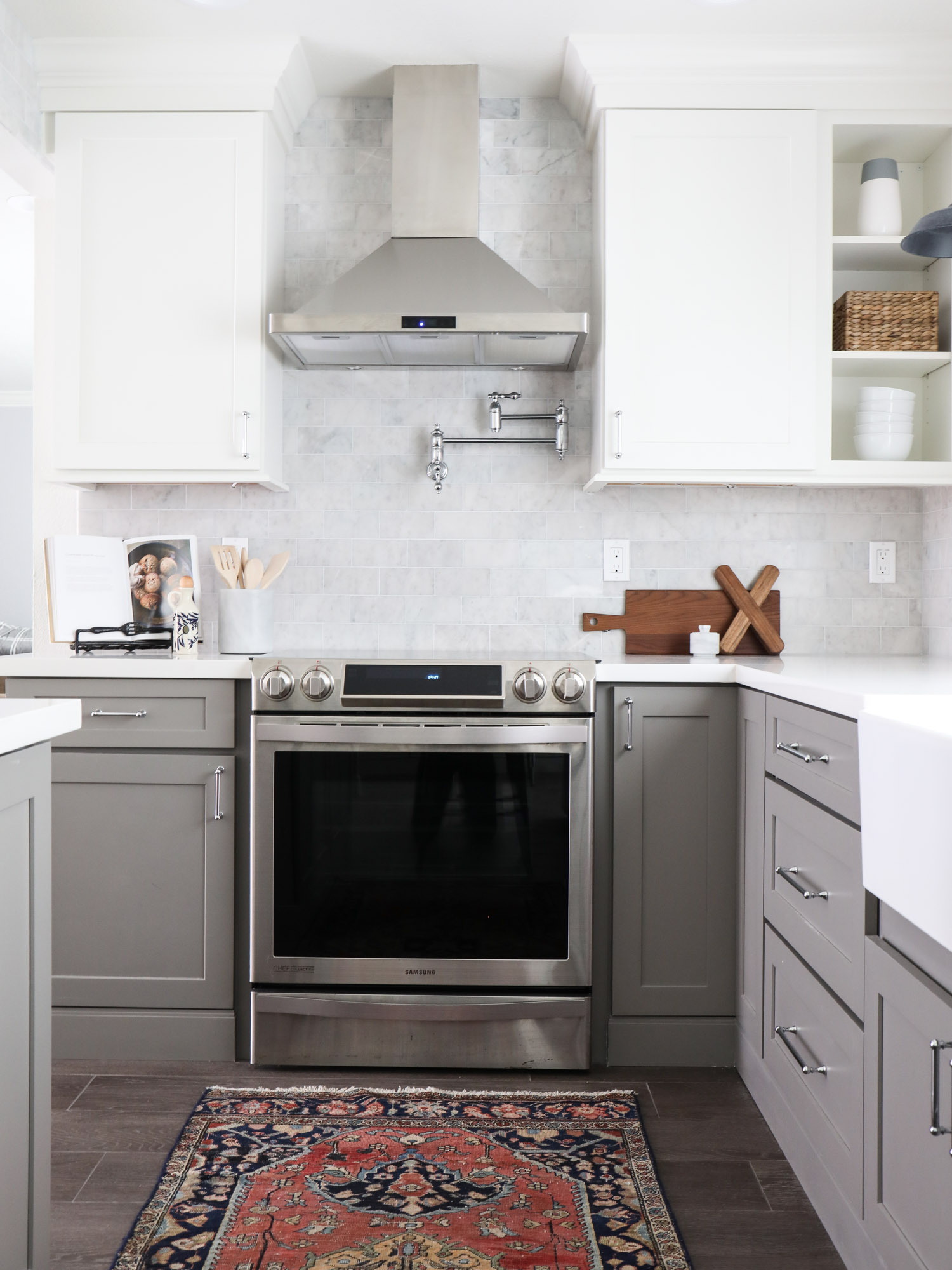 A stunning white and gray kitchen makeover with CliqStudios cabinets