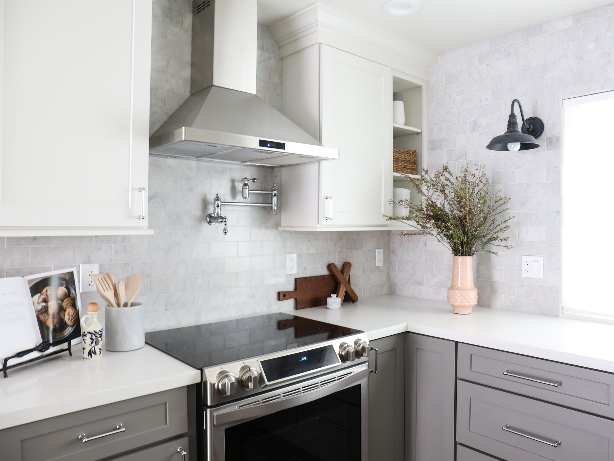 A stunning white and gray kitchen makeover with CliqStudios cabinets